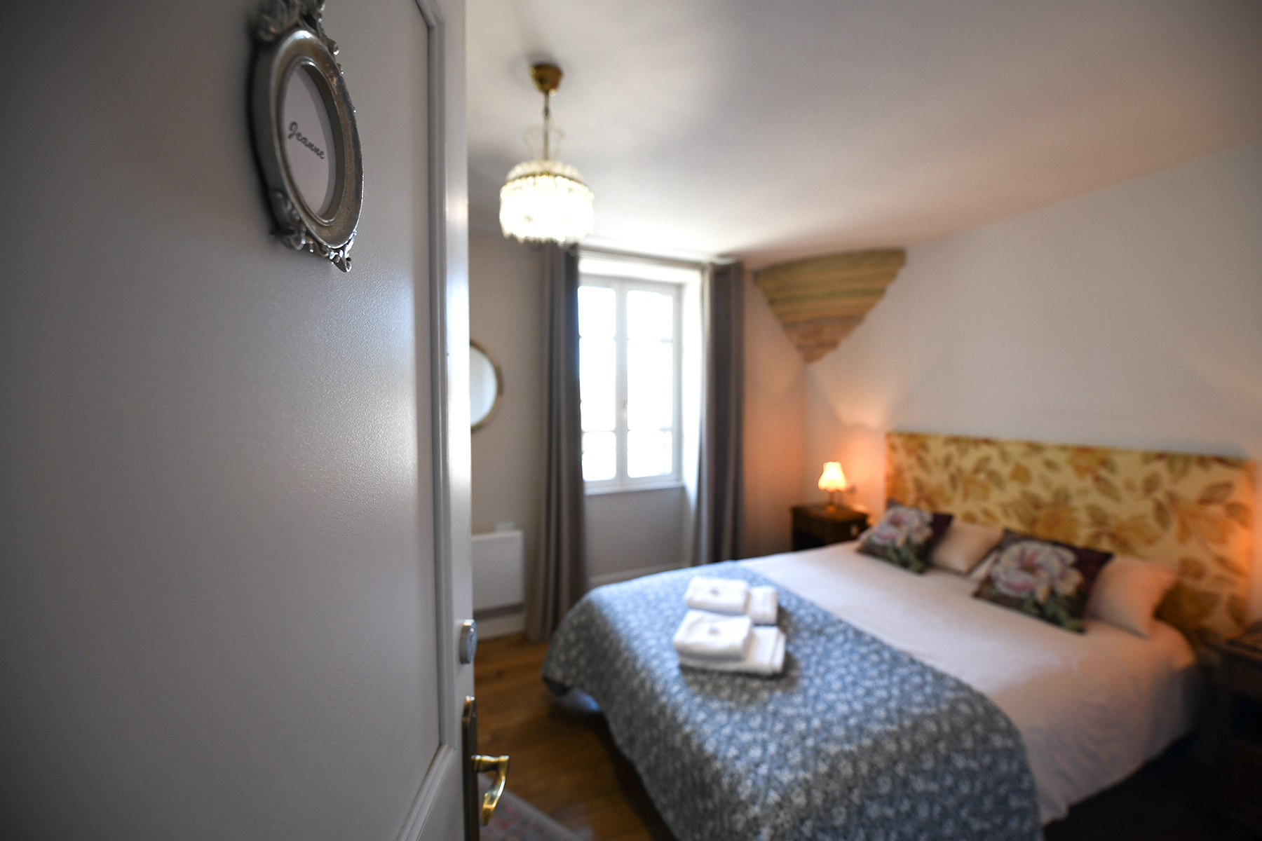 Room listing image